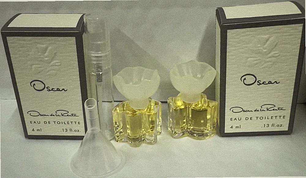 2 Oscar by Oscar de La Renta 0.13 oz/4ml EDT Mini Splash WITH TRAVEL SPRAY