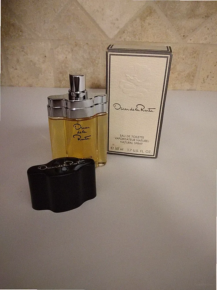 Oscar De La Renta Ladies 1.7 oz. Eau De Toilette Spray NIB